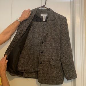 Sag Harbor Tweed Suit Set. Took a photo to show hang & length. I'm 5' 2"